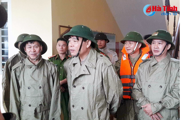 Bộ Trưởng NN và PTNT Nguyễn Xuân Cường kiểm tra công tác ứng phó bão số 10 tại Kỳ Anh, Hà Tĩnh